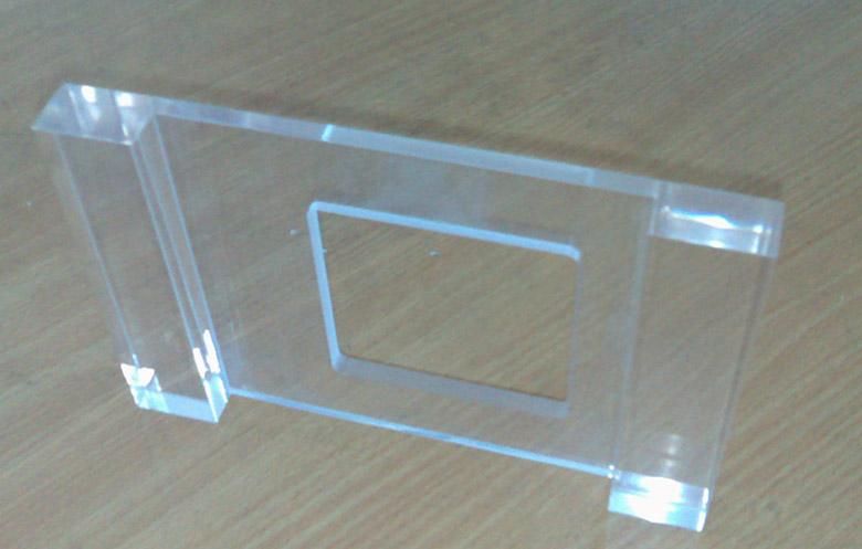 与高悬的红灯笼相映成趣