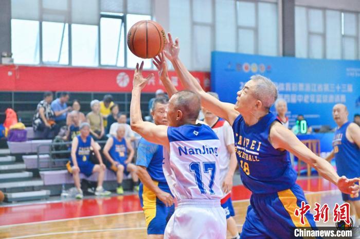两岸中老年篮球赛嘉兴开赛 台湾球队跨海峡竞技