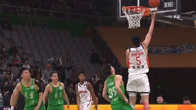 广州男篮不敌辽宁徐昕两双引热议 曼城B席手球判