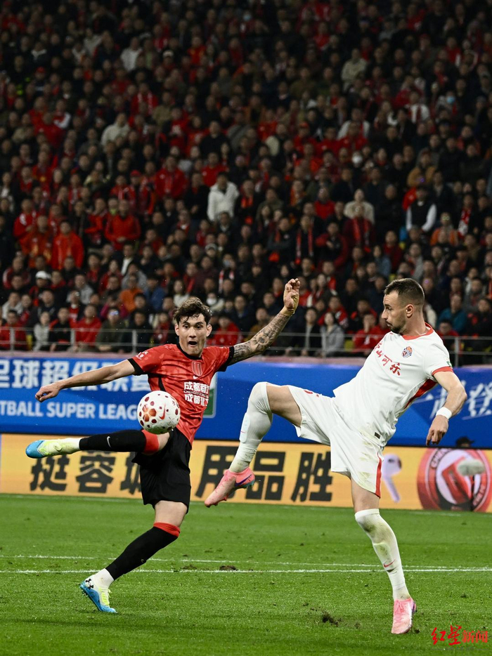 罗慕洛角球绝杀！成都蓉城力克青岛海牛两连胜