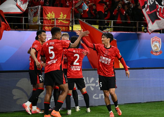 罗慕洛角球绝杀！成都蓉城力克青岛海牛两连胜