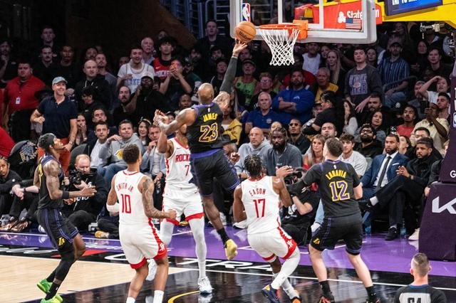 火箭季后赛首轮0比2落后湖人 攻防崩溃陷绝境